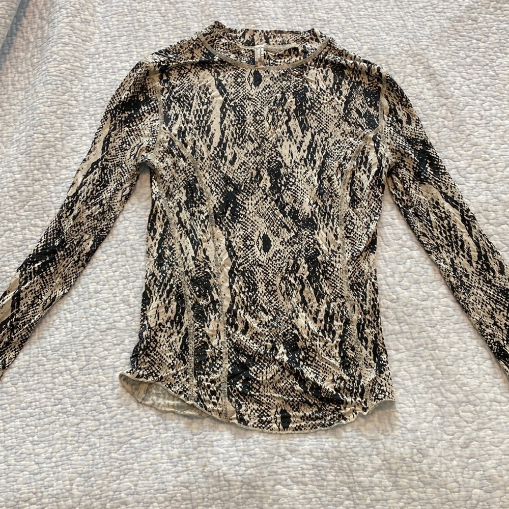 Lightweight mock neck long sleeve
